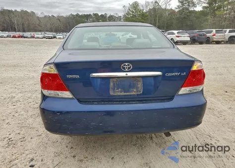 2005 Toyota Camry Le z USA, uszkodzony, nr VIN 4T1BE32K65U073136